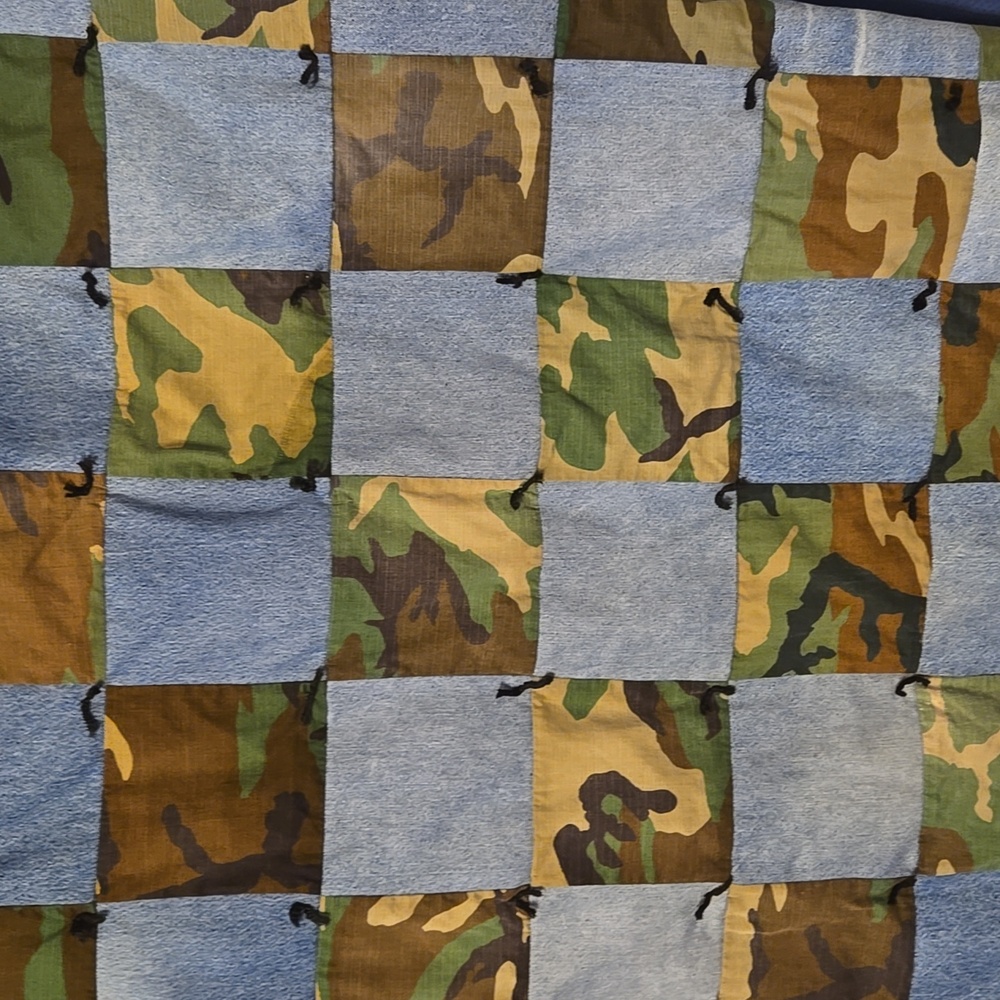 Hand Made Quilt - Picture 8 of 8
